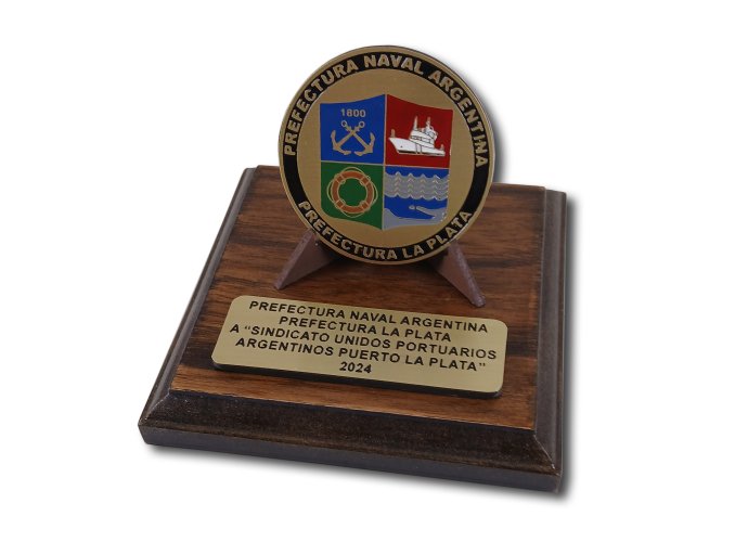 Moneda Prefectura La Plata 7 cm base 13x13 cm